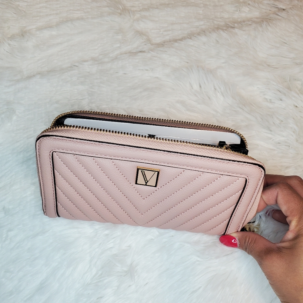 Victoria Secret - Wallet - Picture 7 of 7